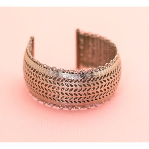 Vintage Unique Leaf Pattern Cuff Bracelet | 7 inch | Julio | H26 - Picture 1 of 4
